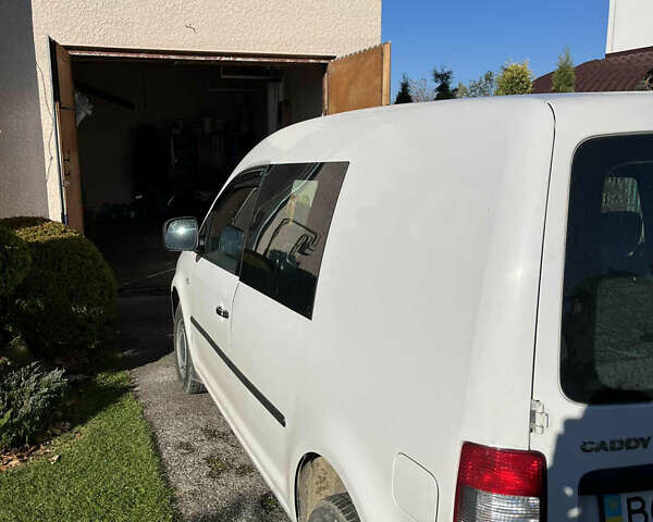 Белый Фольксваген Кадди, объемом двигателя 1.4 л и пробегом 204 тыс. км за 5400 $, фото 3 на Automoto.ua