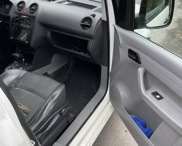 Белый Фольксваген Кадди, объемом двигателя 1.9 л и пробегом 300 тыс. км за 6200 $, фото 2 на Automoto.ua