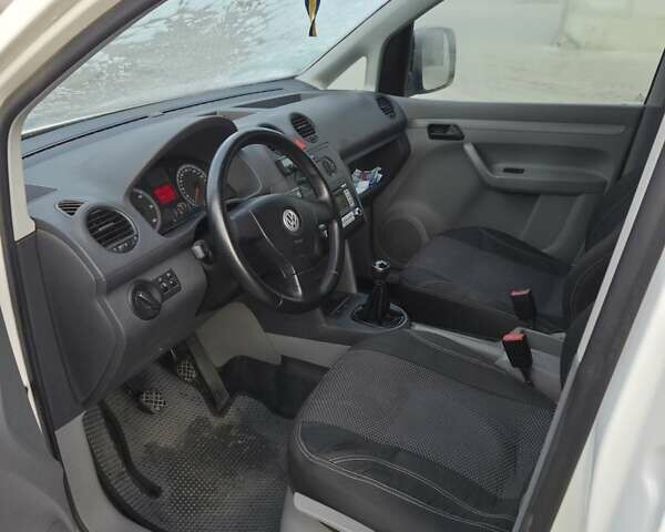 Белый Фольксваген Кадди, объемом двигателя 1.97 л и пробегом 215 тыс. км за 5350 $, фото 4 на Automoto.ua