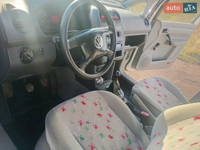 Белый Фольксваген Кадди, объемом двигателя 1.97 л и пробегом 159 тыс. км за 6000 $, фото 2 на Automoto.ua