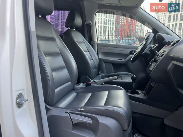 Белый Фольксваген Кадди, объемом двигателя 2 л и пробегом 225 тыс. км за 4950 $, фото 39 на Automoto.ua