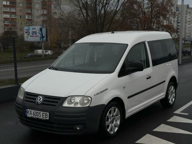 Белый Фольксваген Кадди, объемом двигателя 2 л и пробегом 300 тыс. км за 4950 $, фото 1 на Automoto.ua