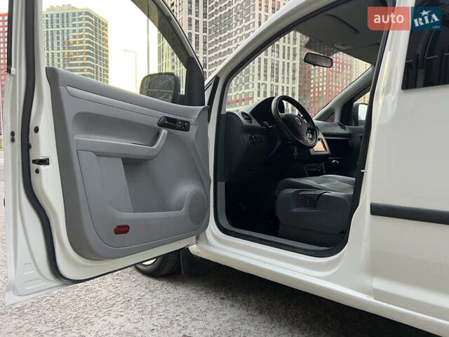 Белый Фольксваген Кадди, объемом двигателя 2 л и пробегом 225 тыс. км за 4950 $, фото 58 на Automoto.ua