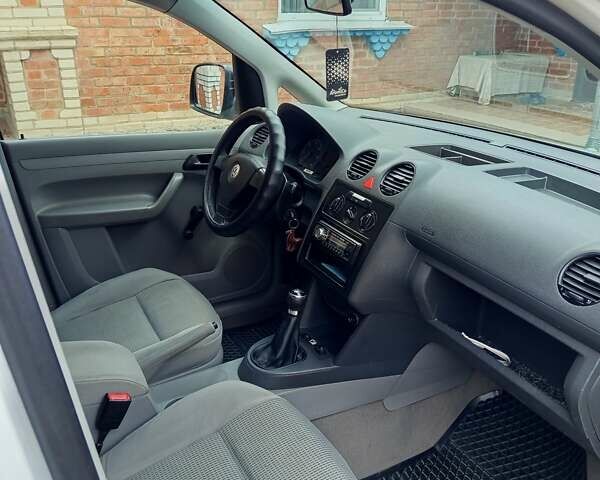 Белый Фольксваген Кадди, объемом двигателя 2 л и пробегом 220 тыс. км за 6200 $, фото 5 на Automoto.ua