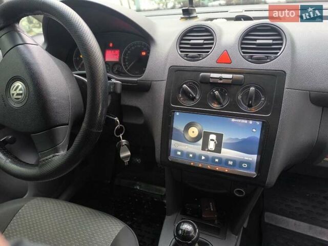 Белый Фольксваген Кадди, объемом двигателя 1.9 л и пробегом 321 тыс. км за 5500 $, фото 4 на Automoto.ua