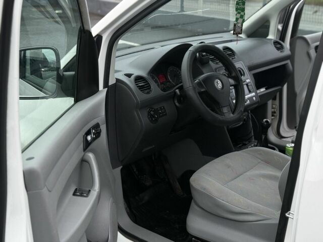 Белый Фольксваген Кадди, объемом двигателя 2 л и пробегом 300 тыс. км за 4950 $, фото 12 на Automoto.ua