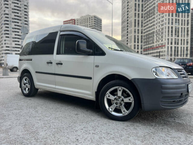 Белый Фольксваген Кадди, объемом двигателя 2 л и пробегом 225 тыс. км за 4950 $, фото 3 на Automoto.ua