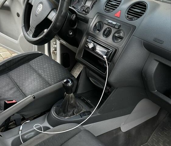 Белый Фольксваген Кадди, объемом двигателя 1.9 л и пробегом 207 тыс. км за 5500 $, фото 2 на Automoto.ua