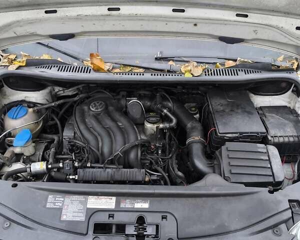 Белый Фольксваген Кадди, объемом двигателя 1.98 л и пробегом 332 тыс. км за 4000 $, фото 2 на Automoto.ua