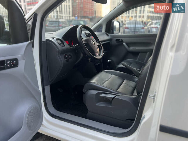 Белый Фольксваген Кадди, объемом двигателя 2 л и пробегом 225 тыс. км за 4950 $, фото 46 на Automoto.ua