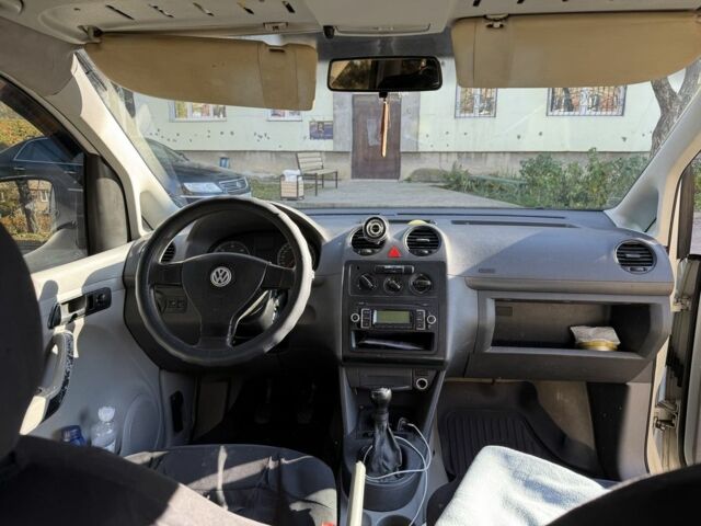 Белый Фольксваген Кадди, объемом двигателя 2 л и пробегом 400 тыс. км за 3800 $, фото 8 на Automoto.ua