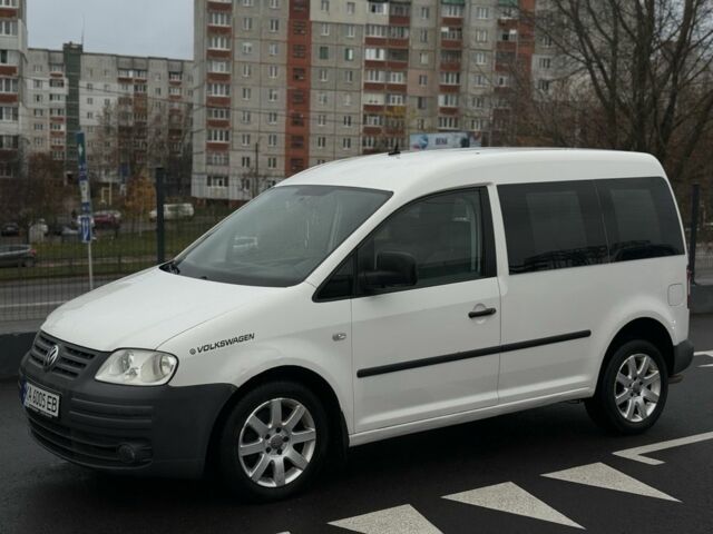 Белый Фольксваген Кадди, объемом двигателя 2 л и пробегом 300 тыс. км за 4950 $, фото 2 на Automoto.ua