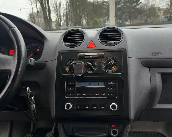 Белый Фольксваген Кадди, объемом двигателя 1.97 л и пробегом 356 тыс. км за 4150 $, фото 13 на Automoto.ua