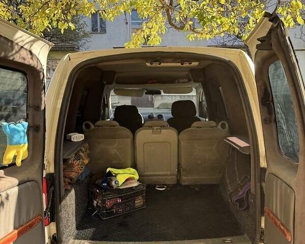 Белый Фольксваген Кадди, объемом двигателя 2 л и пробегом 400 тыс. км за 3800 $, фото 4 на Automoto.ua