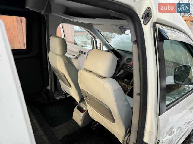 Белый Фольксваген Кадди, объемом двигателя 0 л и пробегом 290 тыс. км за 3800 $, фото 9 на Automoto.ua