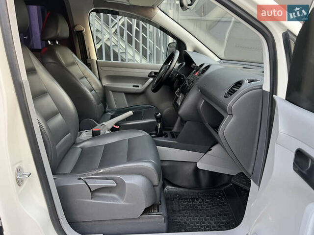 Белый Фольксваген Кадди, объемом двигателя 2 л и пробегом 225 тыс. км за 4950 $, фото 54 на Automoto.ua