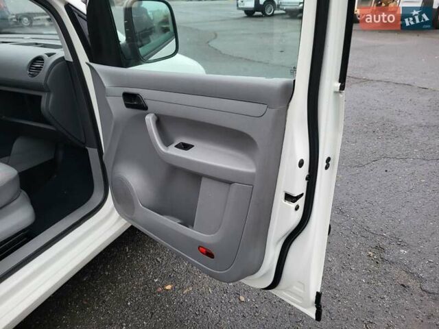 Белый Фольксваген Кадди, объемом двигателя 1.9 л и пробегом 226 тыс. км за 6600 $, фото 83 на Automoto.ua