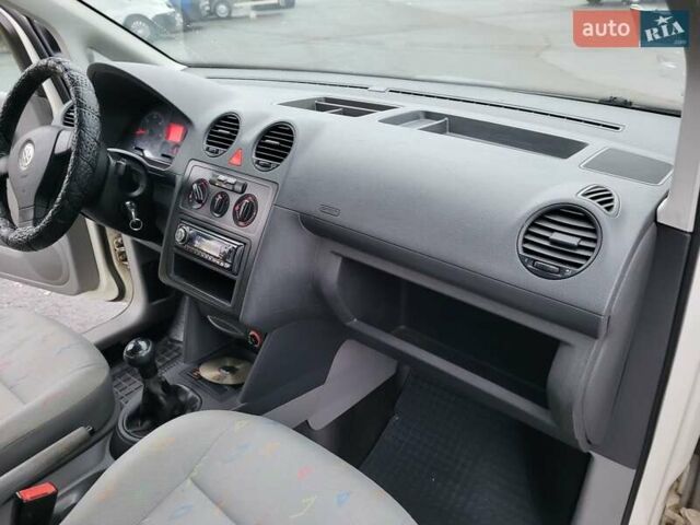 Белый Фольксваген Кадди, объемом двигателя 1.9 л и пробегом 226 тыс. км за 6600 $, фото 78 на Automoto.ua