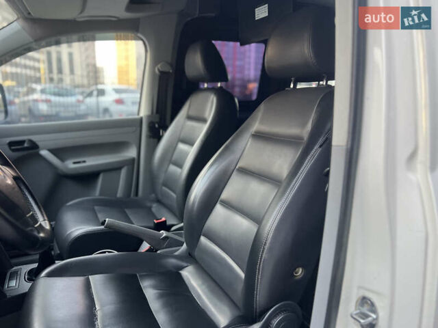 Белый Фольксваген Кадди, объемом двигателя 2 л и пробегом 225 тыс. км за 4950 $, фото 44 на Automoto.ua