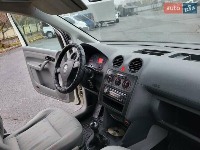 Белый Фольксваген Кадди, объемом двигателя 1.9 л и пробегом 226 тыс. км за 6600 $, фото 80 на Automoto.ua