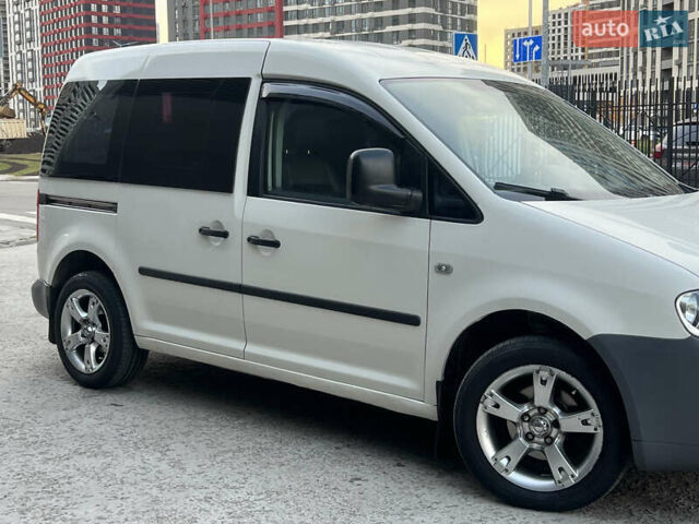 Белый Фольксваген Кадди, объемом двигателя 2 л и пробегом 225 тыс. км за 4950 $, фото 6 на Automoto.ua