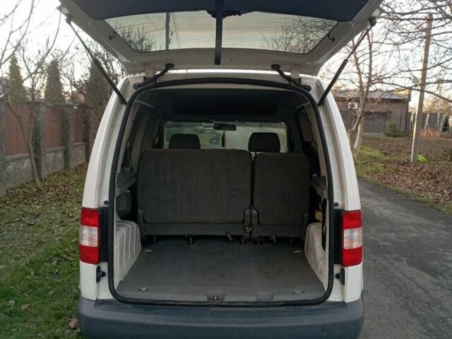 Белый Фольксваген Кадди, объемом двигателя 1.4 л и пробегом 274 тыс. км за 3700 $, фото 2 на Automoto.ua