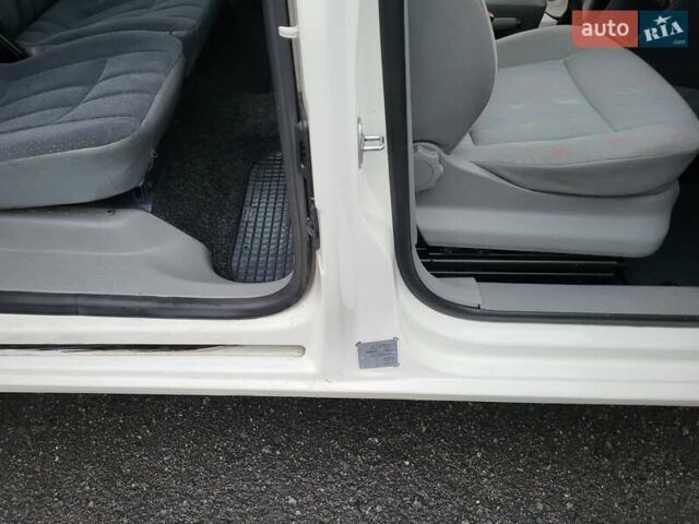 Белый Фольксваген Кадди, объемом двигателя 1.9 л и пробегом 226 тыс. км за 6600 $, фото 84 на Automoto.ua