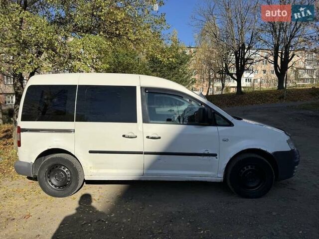 Белый Фольксваген Кадди, объемом двигателя 2 л и пробегом 400 тыс. км за 3800 $, фото 1 на Automoto.ua