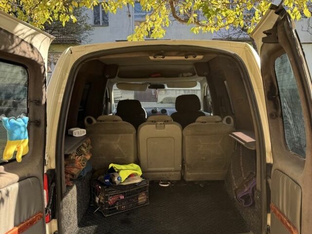 Белый Фольксваген Кадди, объемом двигателя 2 л и пробегом 400 тыс. км за 3800 $, фото 5 на Automoto.ua