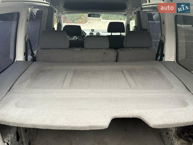 Белый Фольксваген Кадди, объемом двигателя 1.9 л и пробегом 423 тыс. км за 3999 $, фото 6 на Automoto.ua