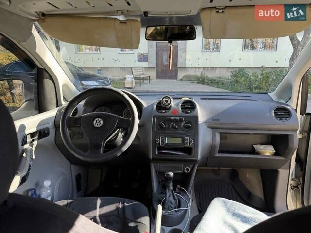 Белый Фольксваген Кадди, объемом двигателя 2 л и пробегом 400 тыс. км за 3800 $, фото 7 на Automoto.ua