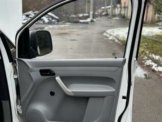 Белый Фольксваген Кадди, объемом двигателя 1.9 л и пробегом 337 тыс. км за 2350 $, фото 17 на Automoto.ua