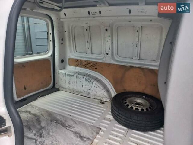 Белый Фольксваген Кадди, объемом двигателя 1.9 л и пробегом 413 тыс. км за 4200 $, фото 13 на Automoto.ua