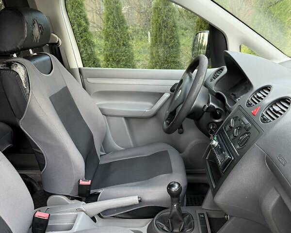 Белый Фольксваген Кадди, объемом двигателя 2 л и пробегом 141 тыс. км за 5100 $, фото 6 на Automoto.ua