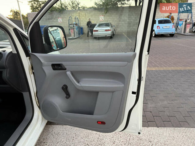 Белый Фольксваген Кадди, объемом двигателя 2 л и пробегом 250 тыс. км за 6500 $, фото 14 на Automoto.ua