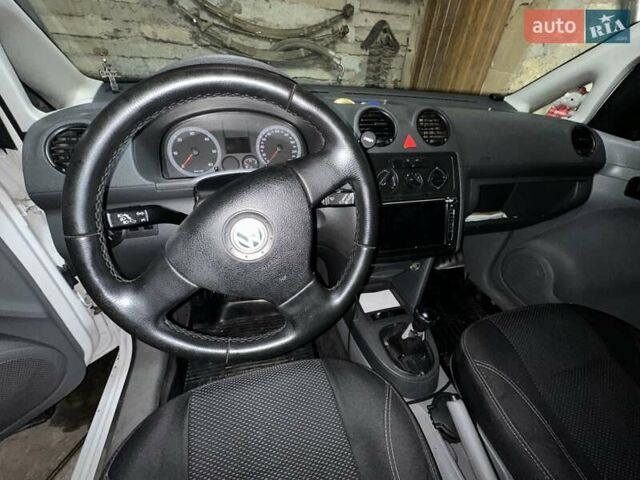 Білий Фольксваген Кадді, об'ємом двигуна 2 л та пробігом 385 тис. км за 4500 $, фото 8 на Automoto.ua