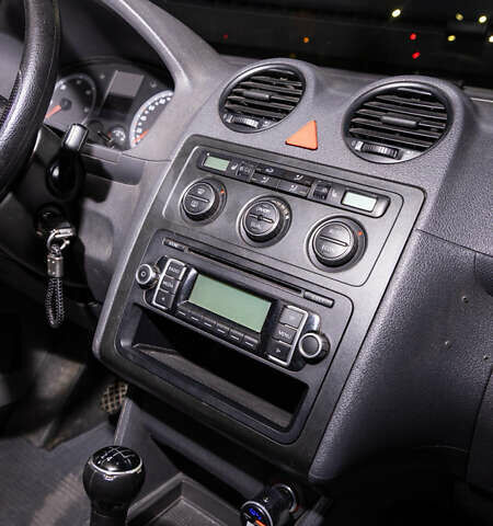 Белый Фольксваген Кадди, объемом двигателя 1.9 л и пробегом 273 тыс. км за 7000 $, фото 13 на Automoto.ua