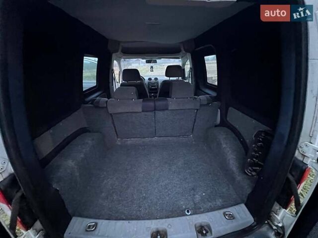 Білий Фольксваген Кадді, об'ємом двигуна 1.97 л та пробігом 330 тис. км за 5200 $, фото 6 на Automoto.ua