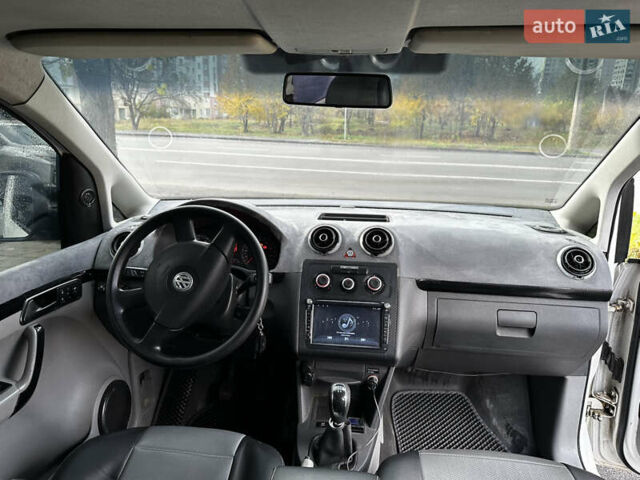 Белый Фольксваген Кадди, объемом двигателя 1.6 л и пробегом 295 тыс. км за 4200 $, фото 8 на Automoto.ua