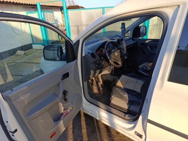 Белый Фольксваген Кадди, объемом двигателя 2 л и пробегом 250 тыс. км за 6000 $, фото 4 на Automoto.ua