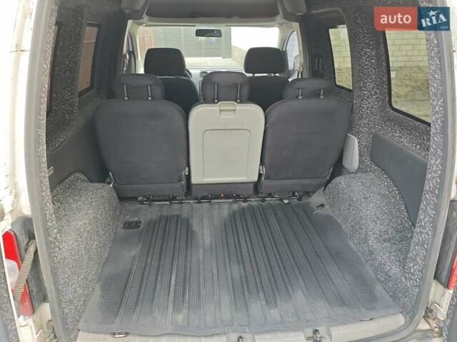 Белый Фольксваген Кадди, объемом двигателя 2 л и пробегом 279 тыс. км за 4800 $, фото 7 на Automoto.ua