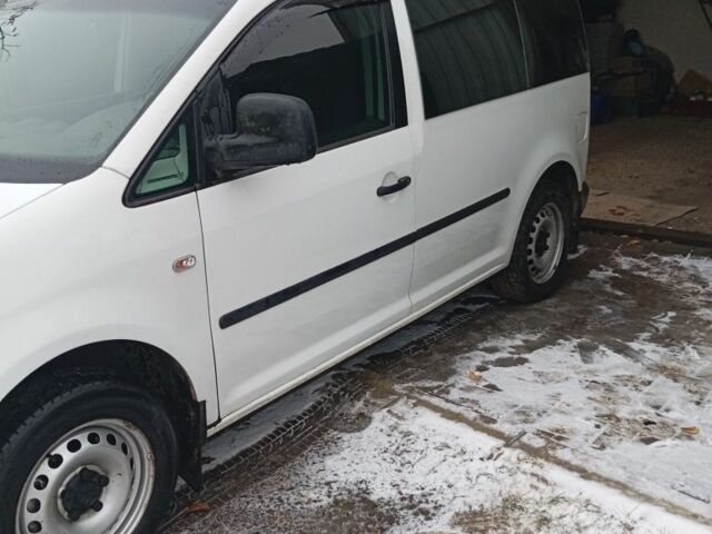 Белый Фольксваген Кадди, объемом двигателя 1.9 л и пробегом 200 тыс. км за 8000 $, фото 1 на Automoto.ua