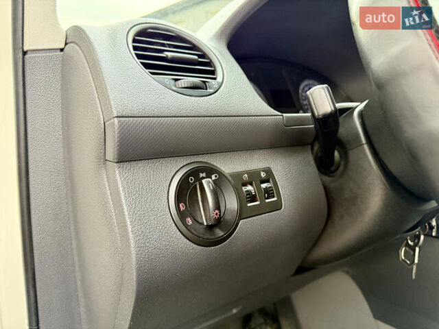 Фольксваген Кадди 2007 в Тернополе на Automoto.ua Белый Фольксваген Кадди, объемом двигателя 2 л и пробегом 257 тыс. км за 5799 $, фото 32 на Automoto.ua