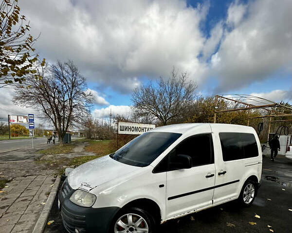 Белый Фольксваген Кадди, объемом двигателя 1.6 л и пробегом 295 тыс. км за 4200 $, фото 1 на Automoto.ua