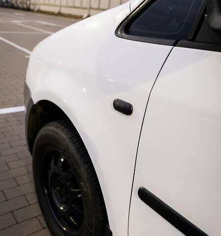 Белый Фольксваген Кадди, объемом двигателя 1.9 л и пробегом 273 тыс. км за 7000 $, фото 3 на Automoto.ua