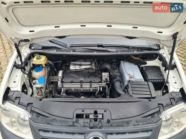 Белый Фольксваген Кадди, объемом двигателя 1.97 л и пробегом 257 тыс. км за 5300 $, фото 29 на Automoto.ua