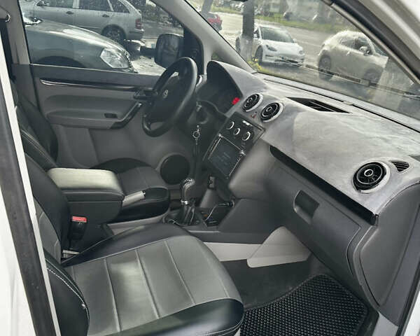 Белый Фольксваген Кадди, объемом двигателя 1.6 л и пробегом 295 тыс. км за 4200 $, фото 7 на Automoto.ua