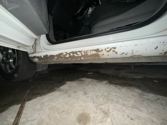 Белый Фольксваген Кадди, объемом двигателя 2 л и пробегом 385 тыс. км за 4500 $, фото 7 на Automoto.ua