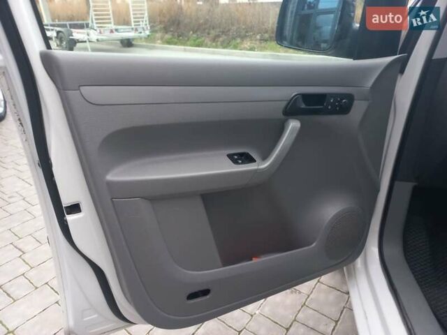 Белый Фольксваген Кадди, объемом двигателя 1.9 л и пробегом 413 тыс. км за 4200 $, фото 23 на Automoto.ua