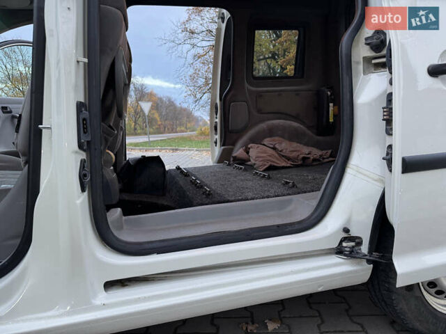 Білий Фольксваген Кадді, об'ємом двигуна 1.97 л та пробігом 462 тис. км за 5650 $, фото 20 на Automoto.ua